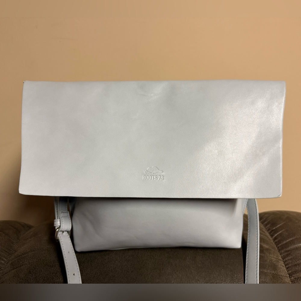 ROOTS 73 Light Grey Messenger Style Crossbody Bag